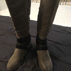 👢Grey knee-high boots!!👢